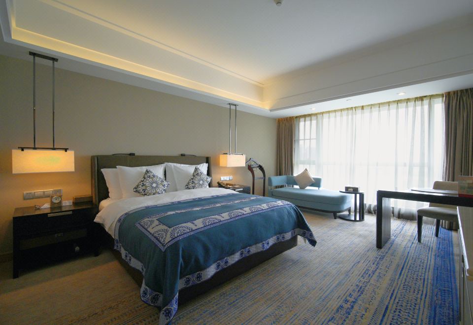 Gloria Grand Hotel JishouExecutive Queen Room