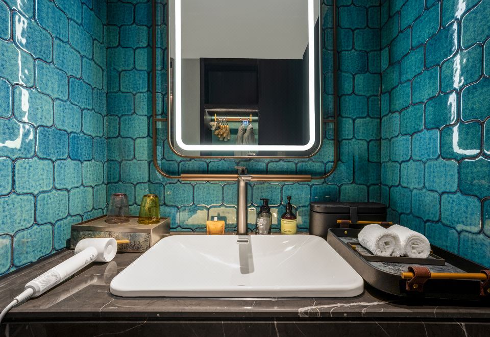 阳光双床房（明亮视野+智能客控+Mini Bar）