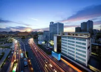 Ancient City Wall Side · Shuman Hotel (Xi'an Bell and Drum Tower Andingmen Subway Station Branch) Hotels in 