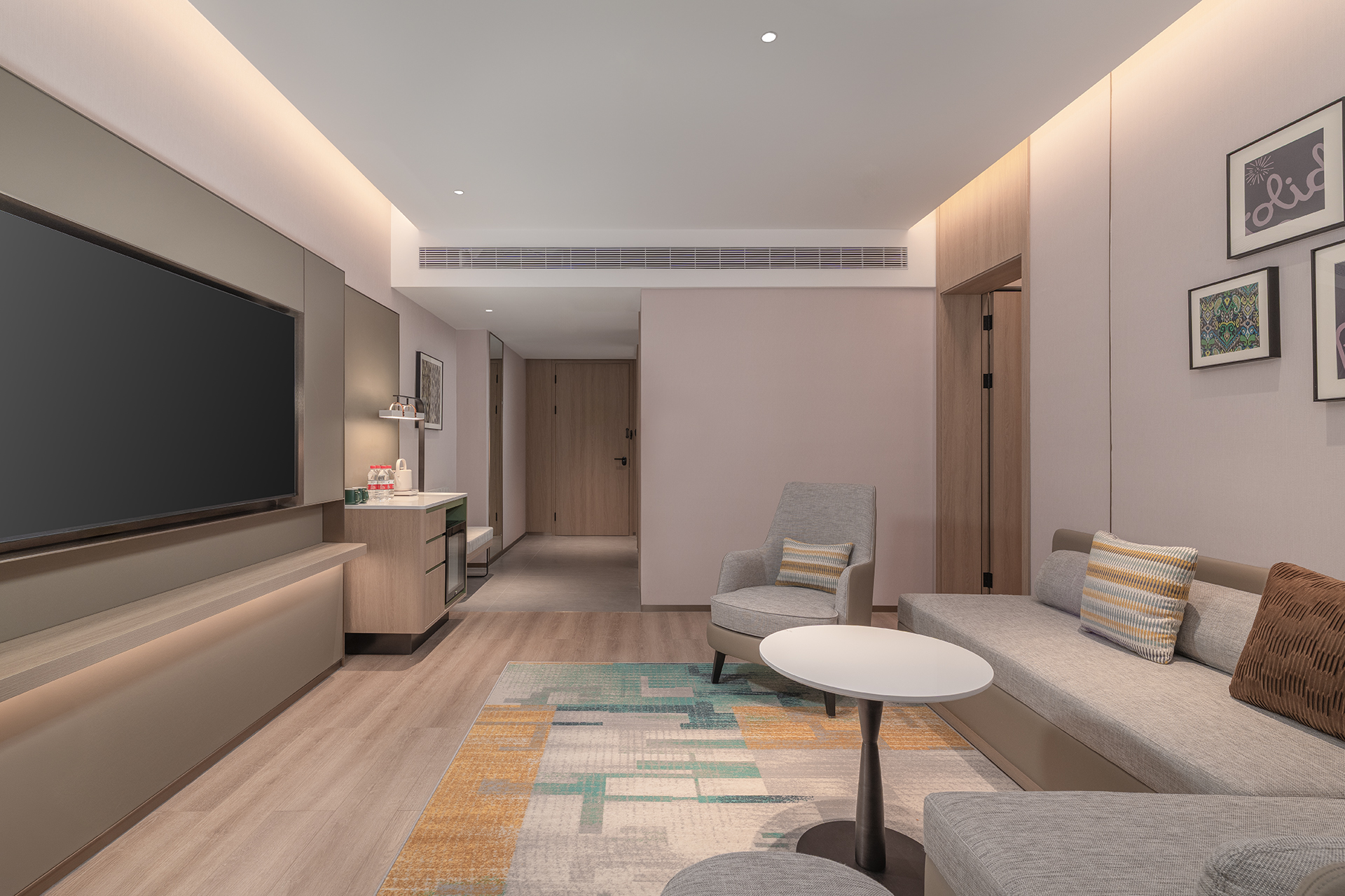 1 Bedroom Suite 1 King 1 Twin High Floor