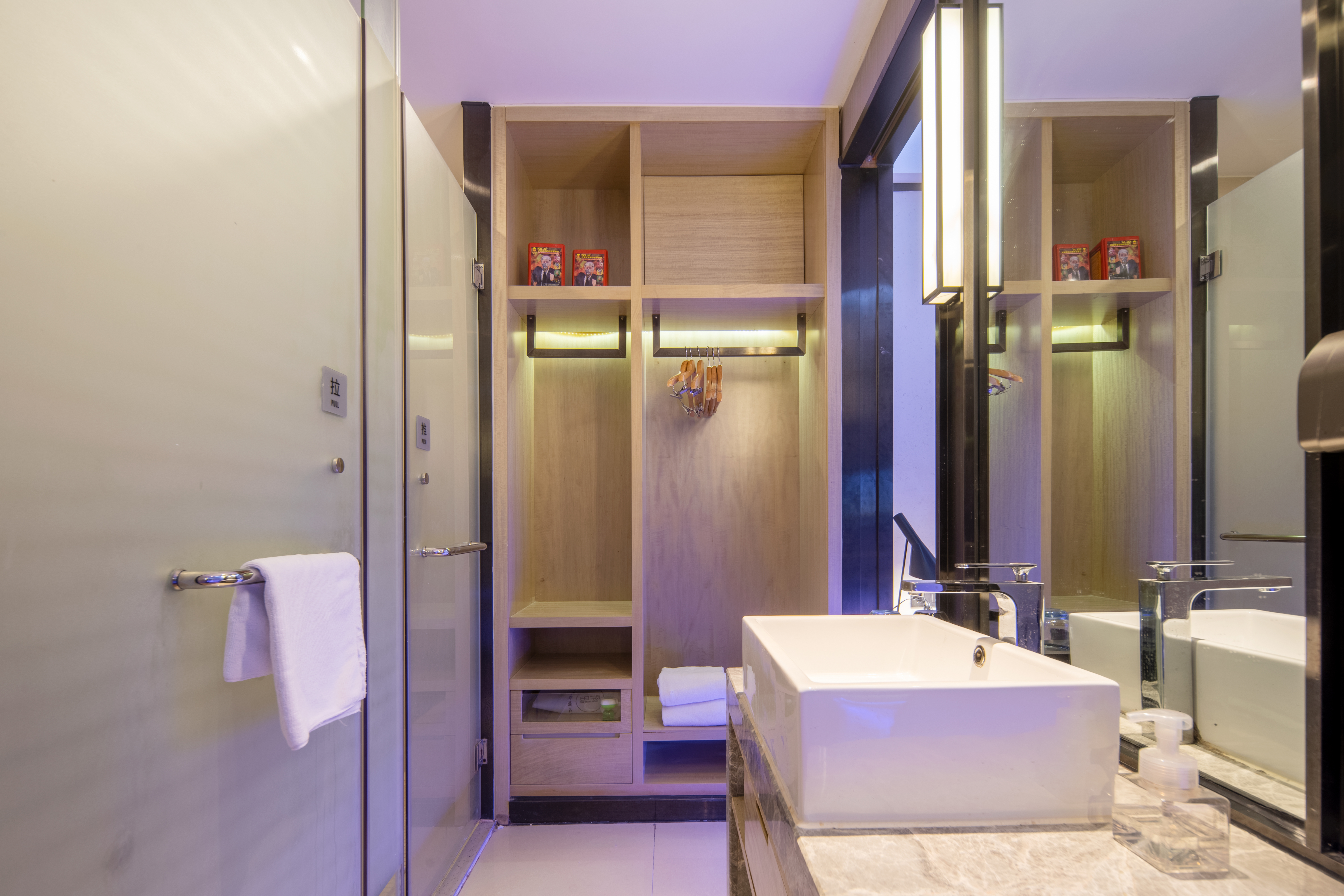 豪華電競大床房[RTX3070Ti+32G+i5-12490+27寸2K+M2-240G網吧特權]