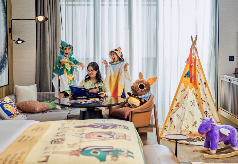 Sheraton Ningbo Xiangshan ResortFamily Room Mountain View Twin Bed