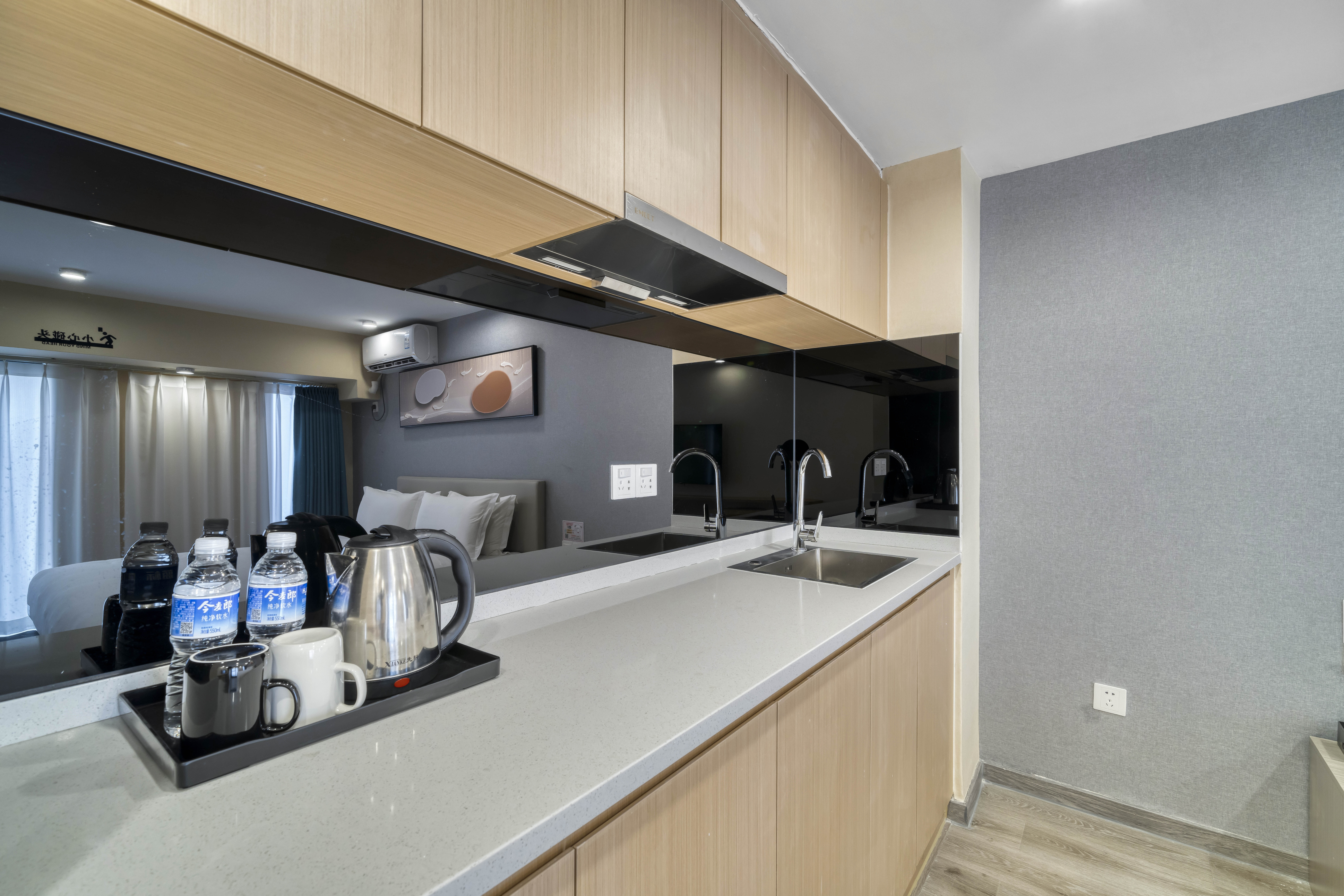 城景落地窗轻奢双床房