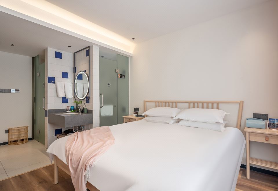 Morning·聽海輕奢大床房