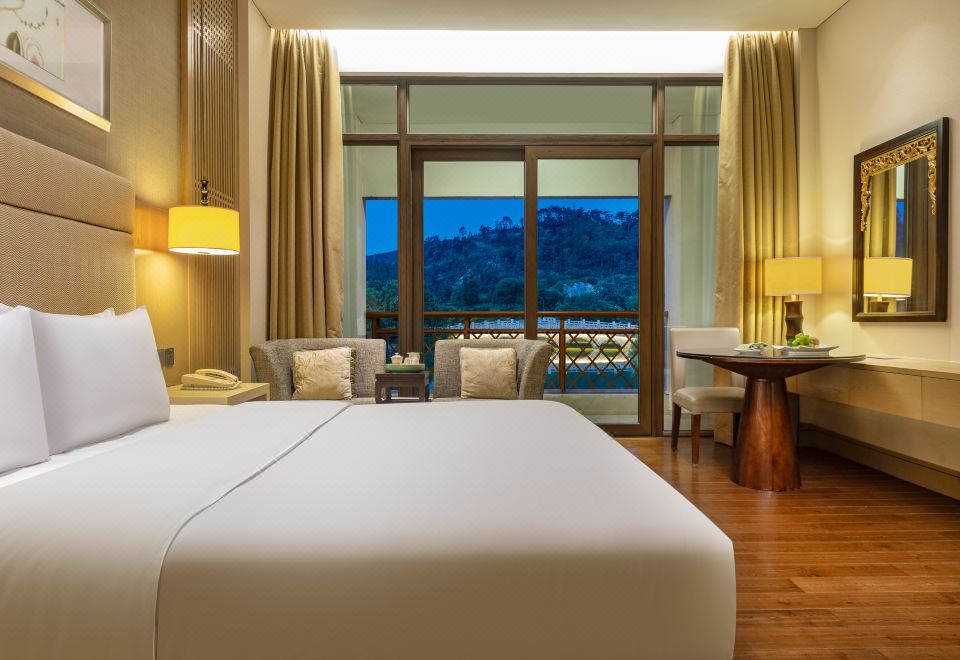 豪華湖景大床房