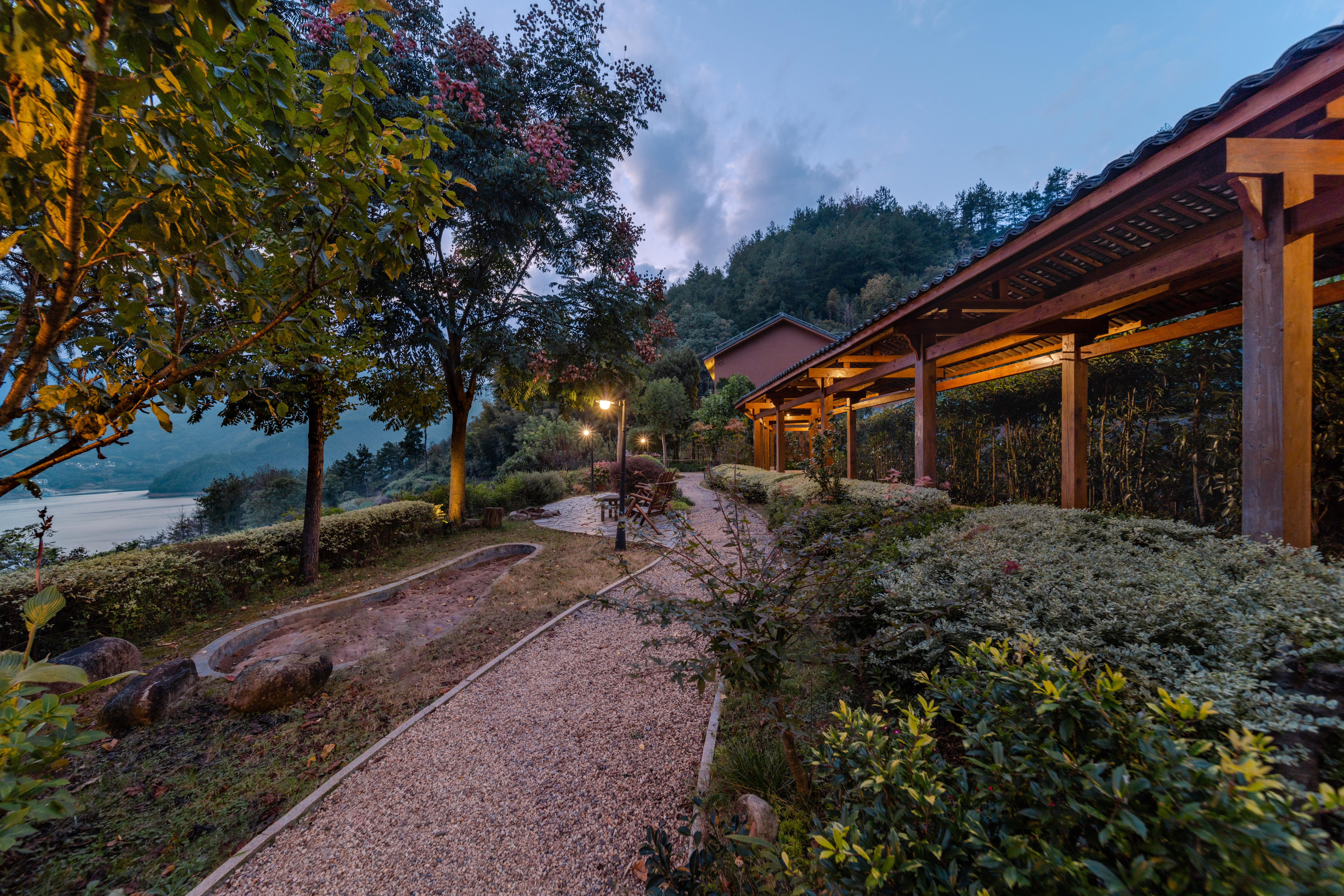 溪云里11房包栋|无边泳池|特色行廊|日光躺椅|休闲酒吧|阳光花园