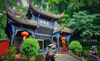 Qingjin Homestay (Dujiangyan Qingcheng Mountain Scenic Area Qingchengshan Station)