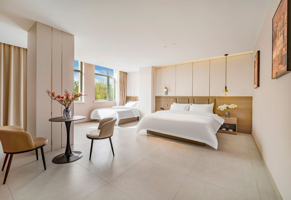 Deluxe Family Room (Skin-Friendly Bedding + Comfortable Mattress + Screen Projection Tv)