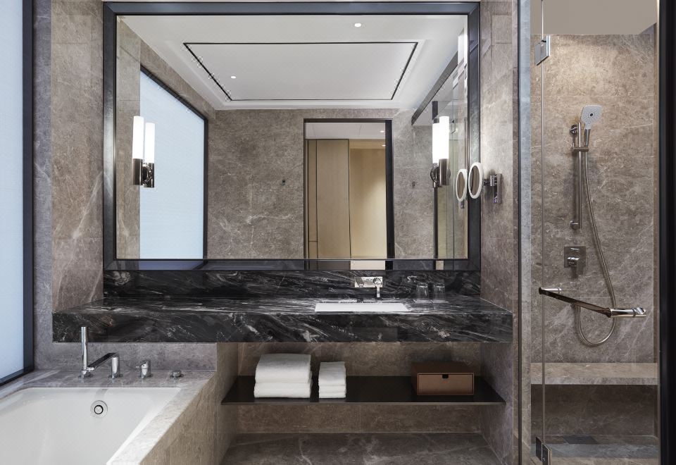 Sheraton Baohua HotelDeluxeDouble Room