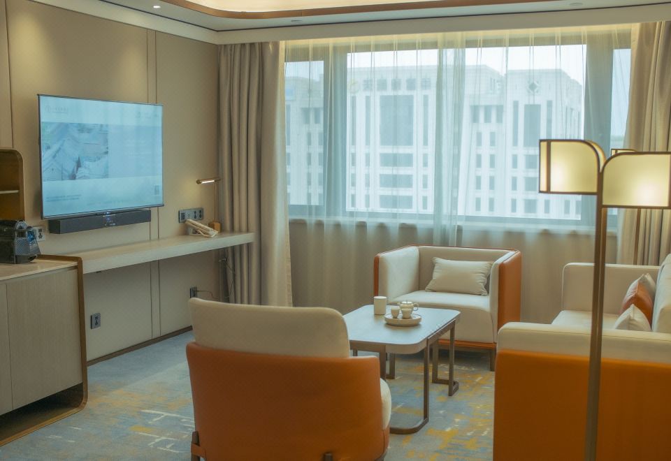 Beijing International HotelSuperior King Bed Suite(Smart Guest Control + TV Projection + Capsule Coffee Machine)