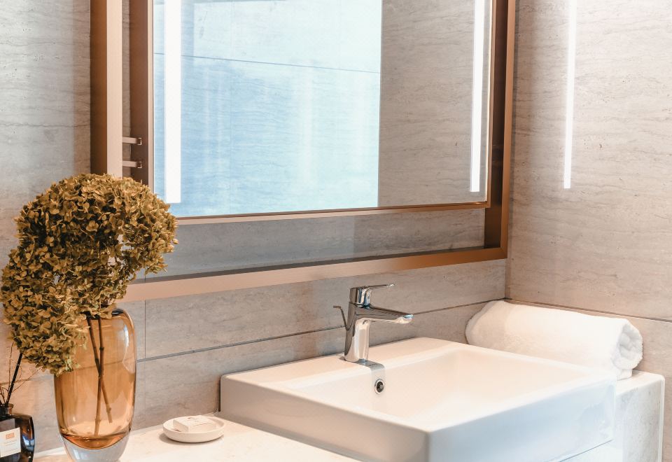 White Swan Hotel ZhanjiangSuperior Suite