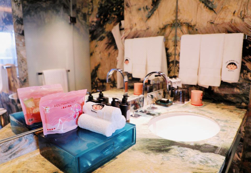 樱桃小丸子亲子主题双床房