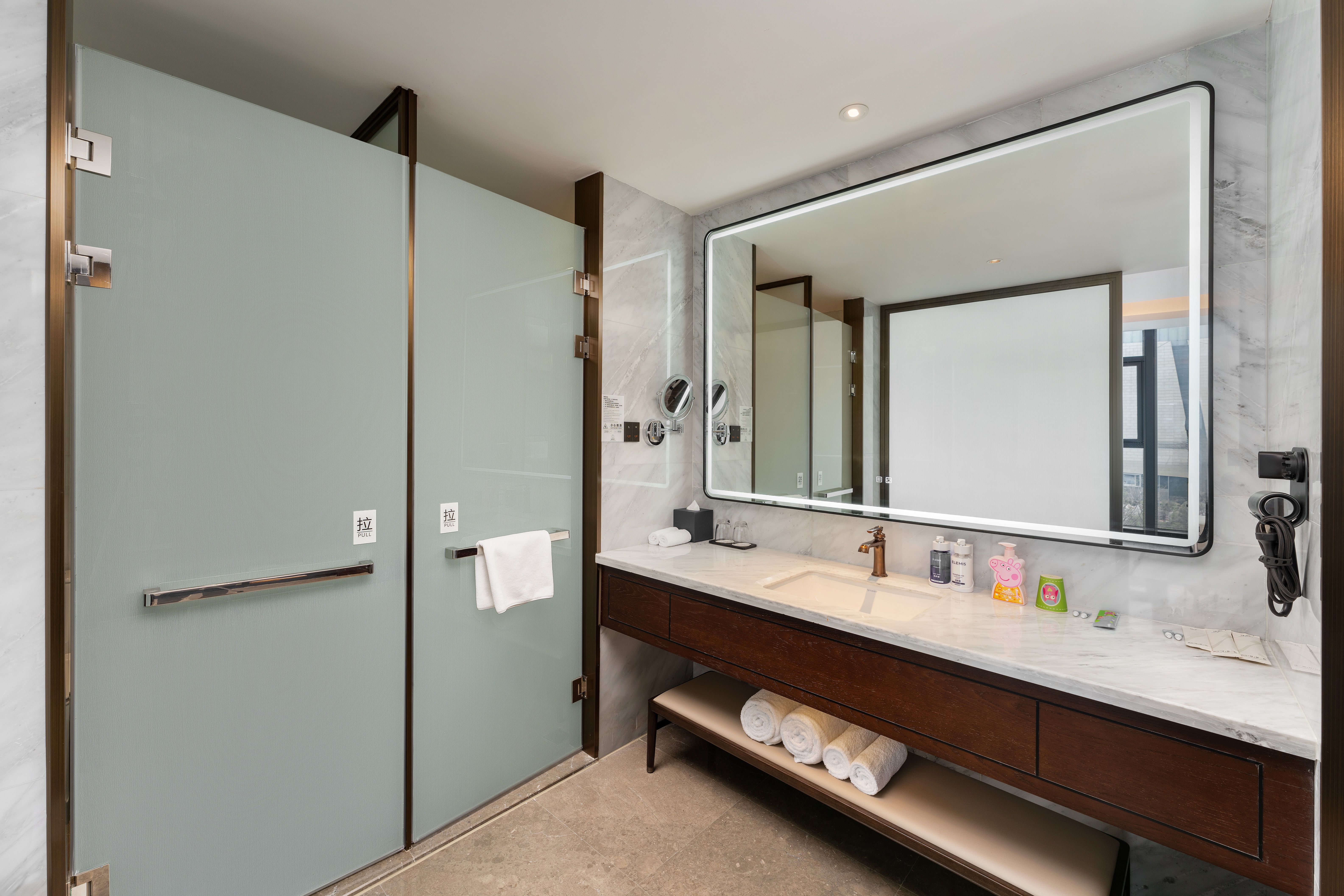 尊贵豪华双床房