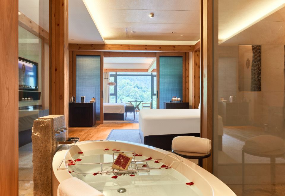 豪华园景家庭套房