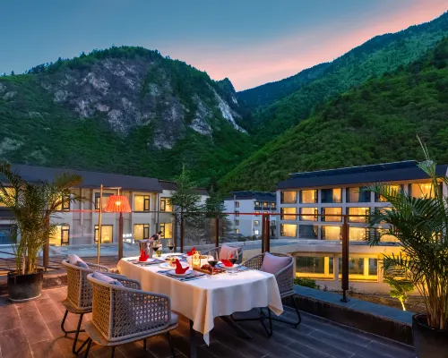 Rezen Hotel Jiuzhaigou Qianhe Hotel di Jiuzhaigou
