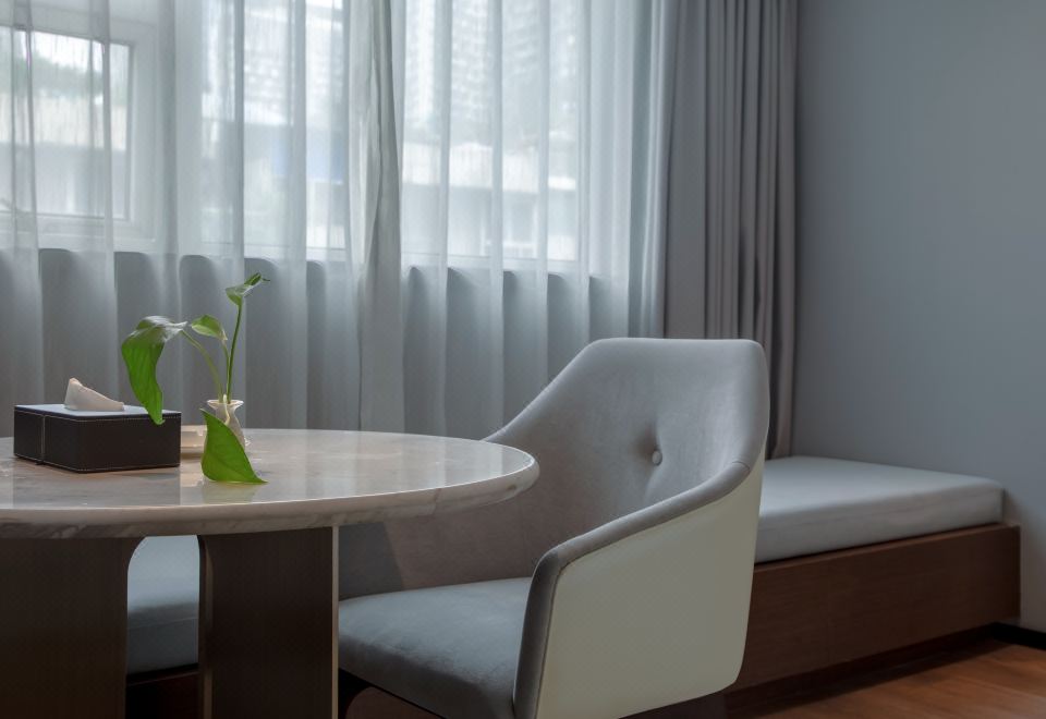 金澜大床房-休闲飘窗（大空间+投屏+衣帽间）