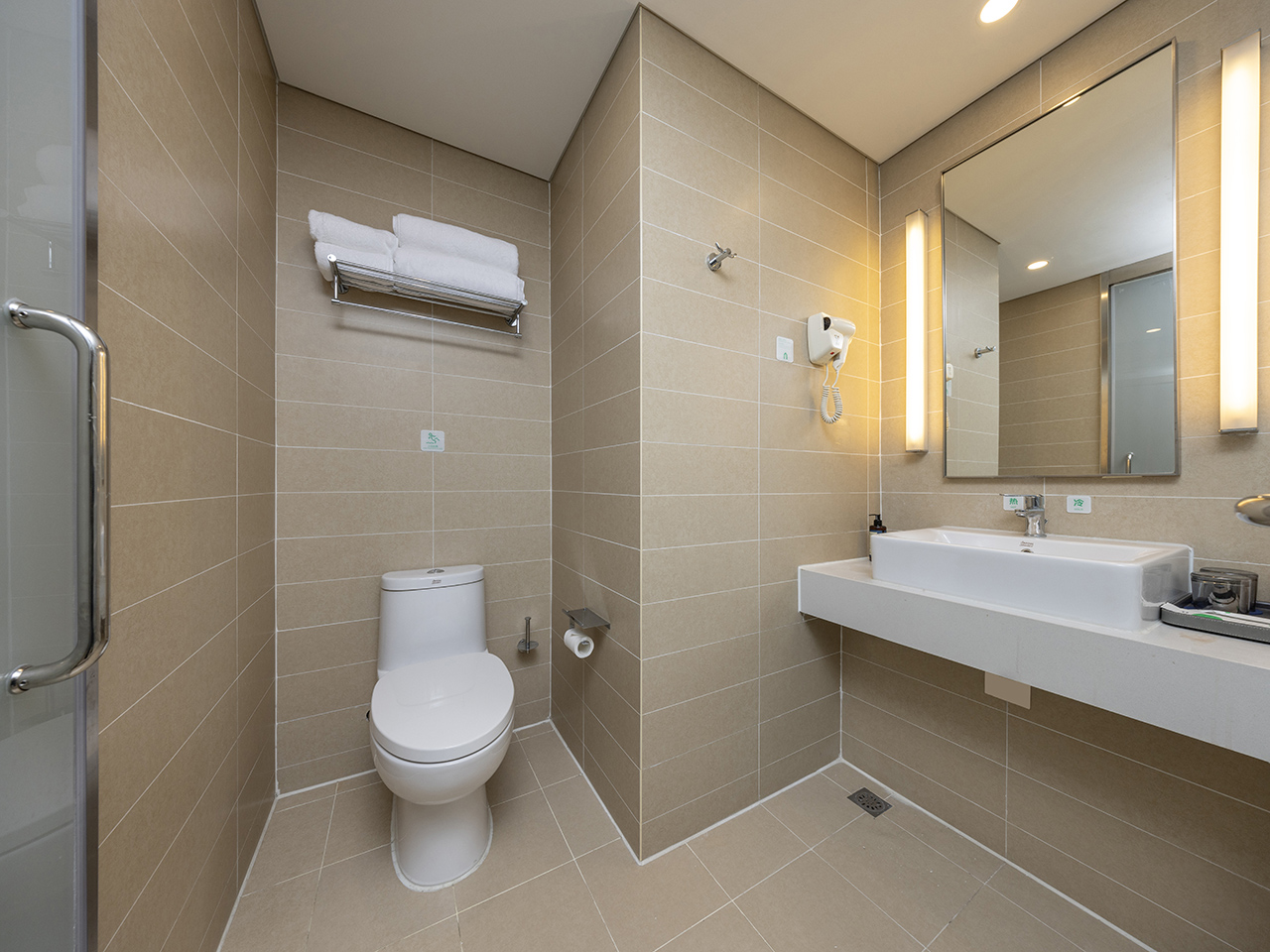 舒适大床房【羽绒被+羽绒枕+金可儿床垫+康乃馨床品】