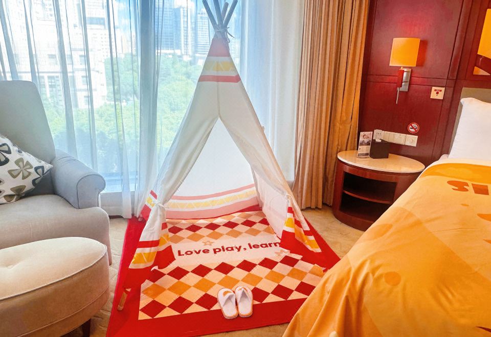 Parkview Hotel ShanghaiHape Silk Road Toy House