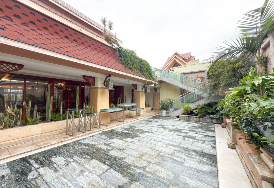 宾雅号超级总统套房（温泉水+棋牌间+KTV+室外露天泡池+大浴缸+湿蒸房）