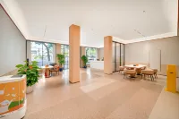 Jinju Hotel (Liansheng Happy City Railway Station)