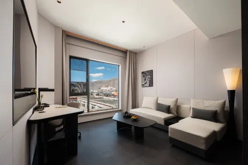 Lhasa Potala Palace Square Jiangsu Road Atour Hotel