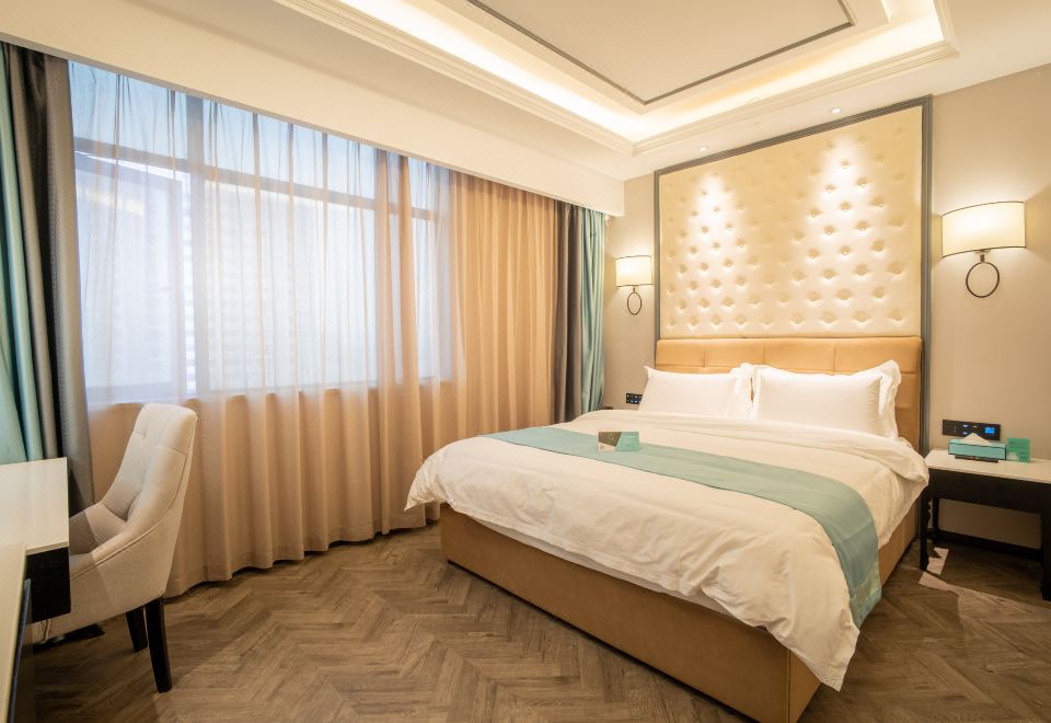 Linglong Queen Room