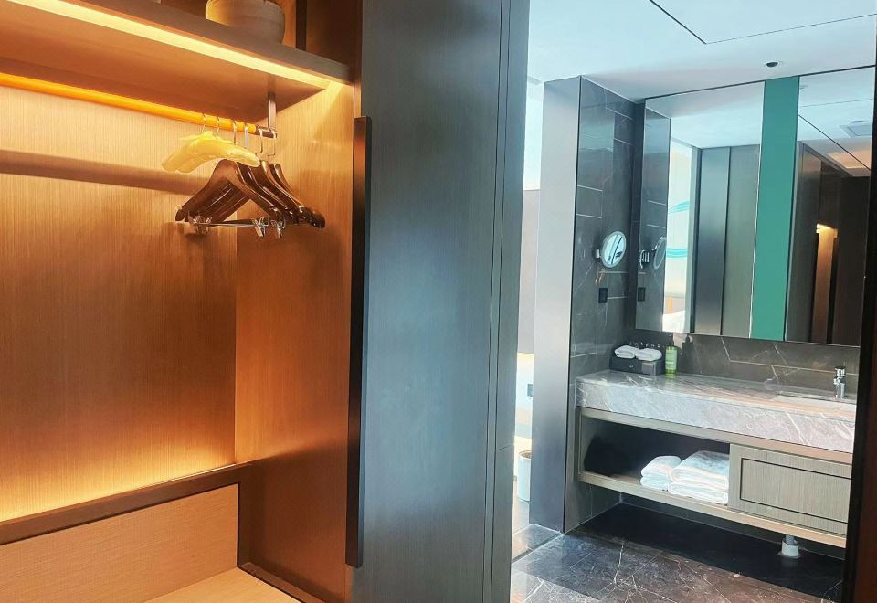 花園高級大床房【全景落地窗】