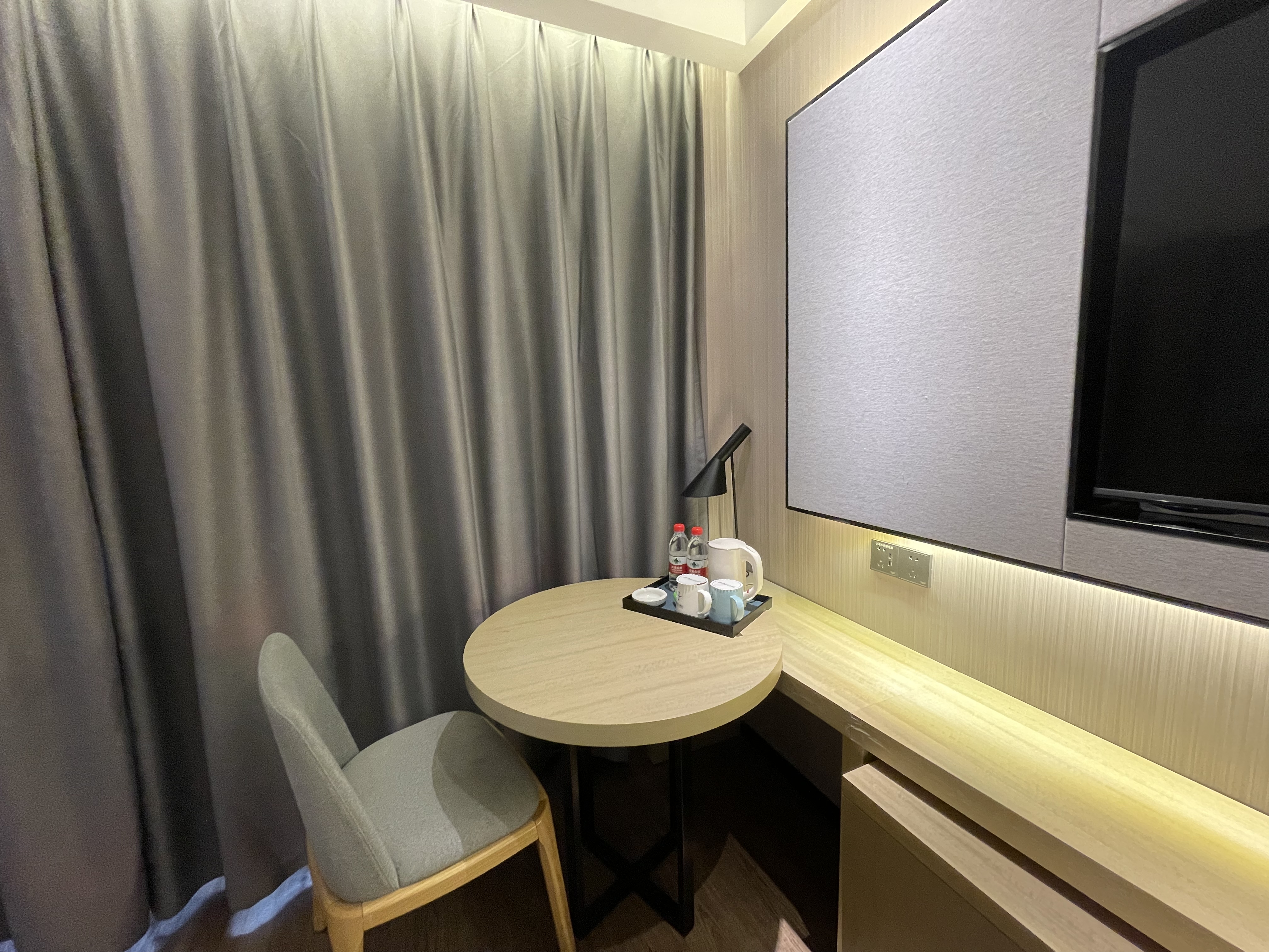 雅致大床房（乳胶床垫+智能窗帘）