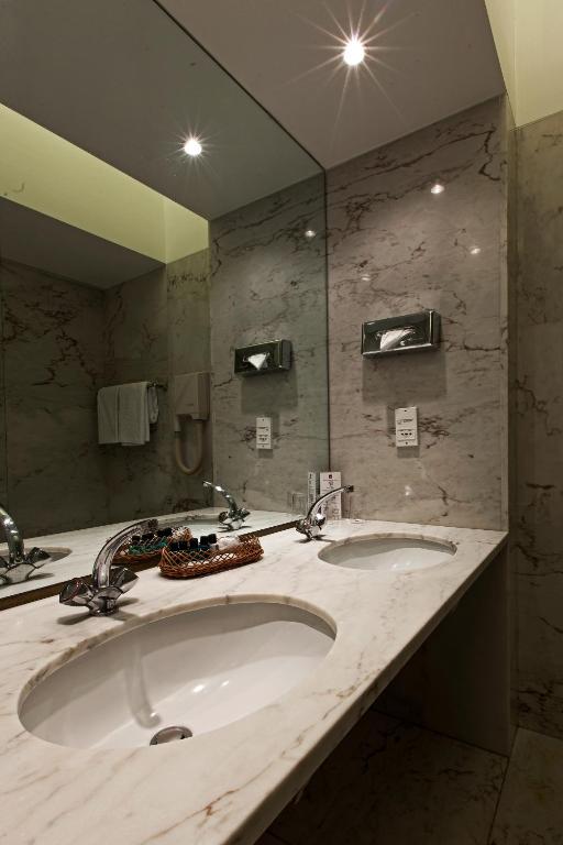 大床或双床房 高级 三人