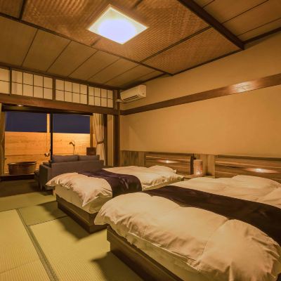 Superior Japanese-modern room of 12 tatami mats with open-air bath
