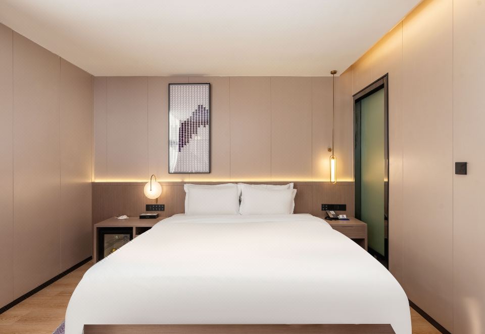 豪華大床房（落地窗+慕斯床墊+零壓枕頭+mini吧）