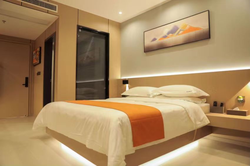 轻奢智能大床房