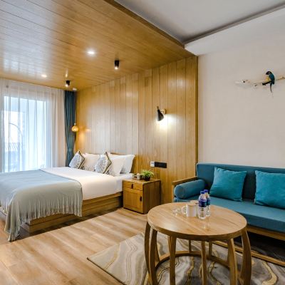 花宿陽台大床房（室內景觀+智能馬桶） 大理藍棲客棧優惠