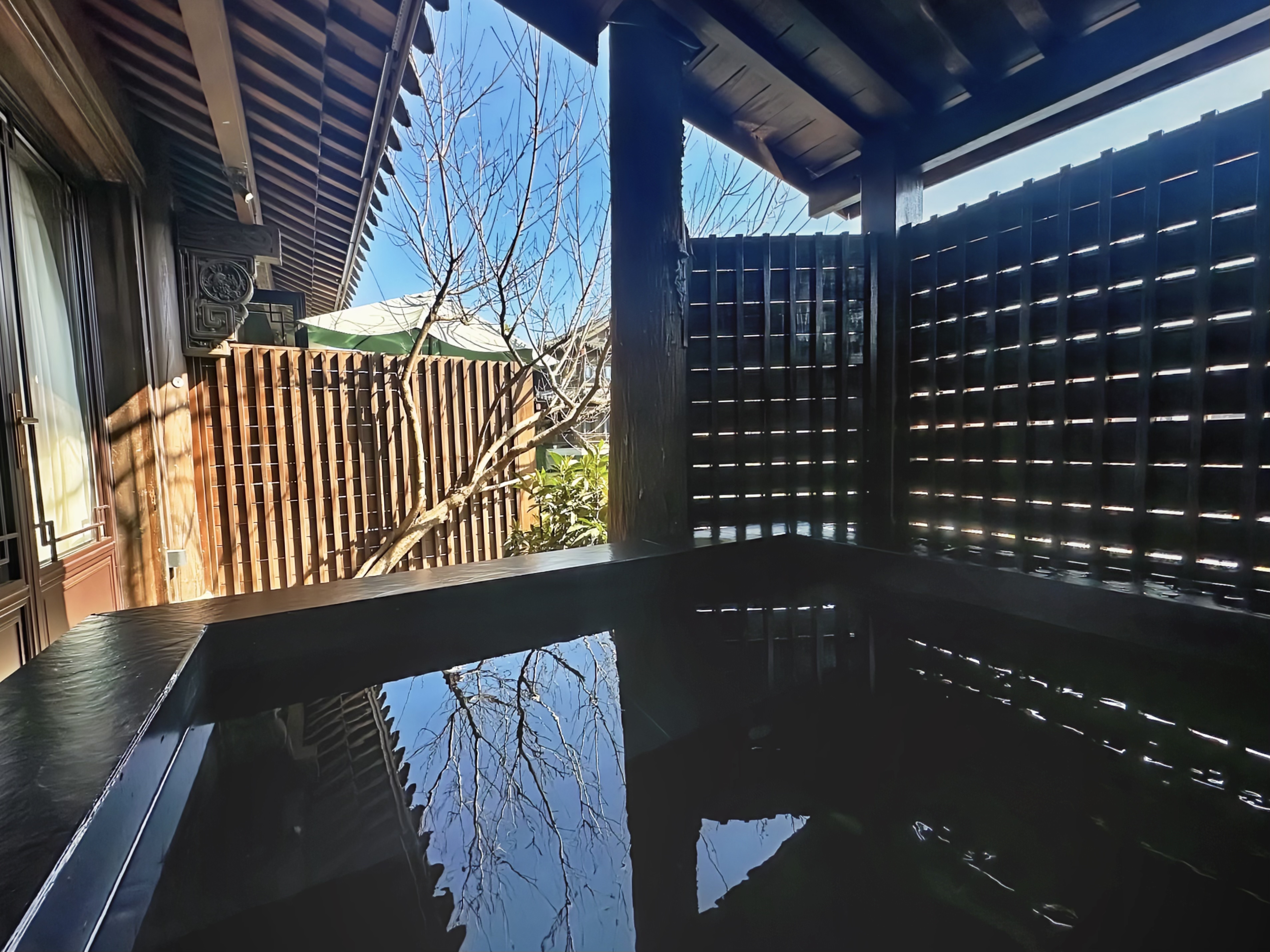 玉带河景庭院恒温私汤房