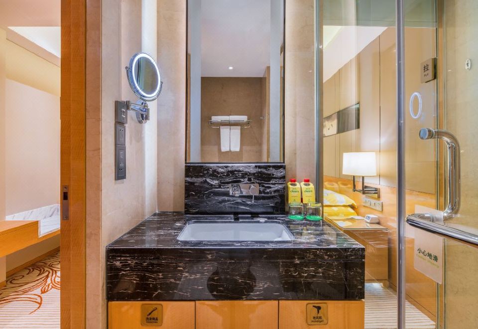 假日高级双床房（低楼层）