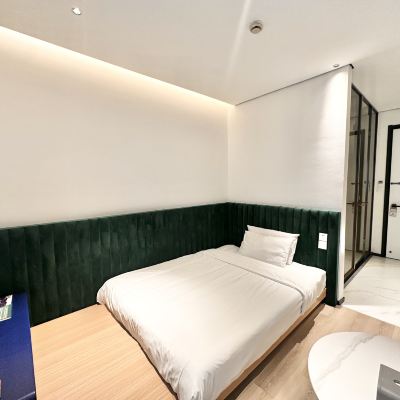 高級大床房 上海盎格飯店（新國際博覽中心龍陽路地鐵站店）優惠