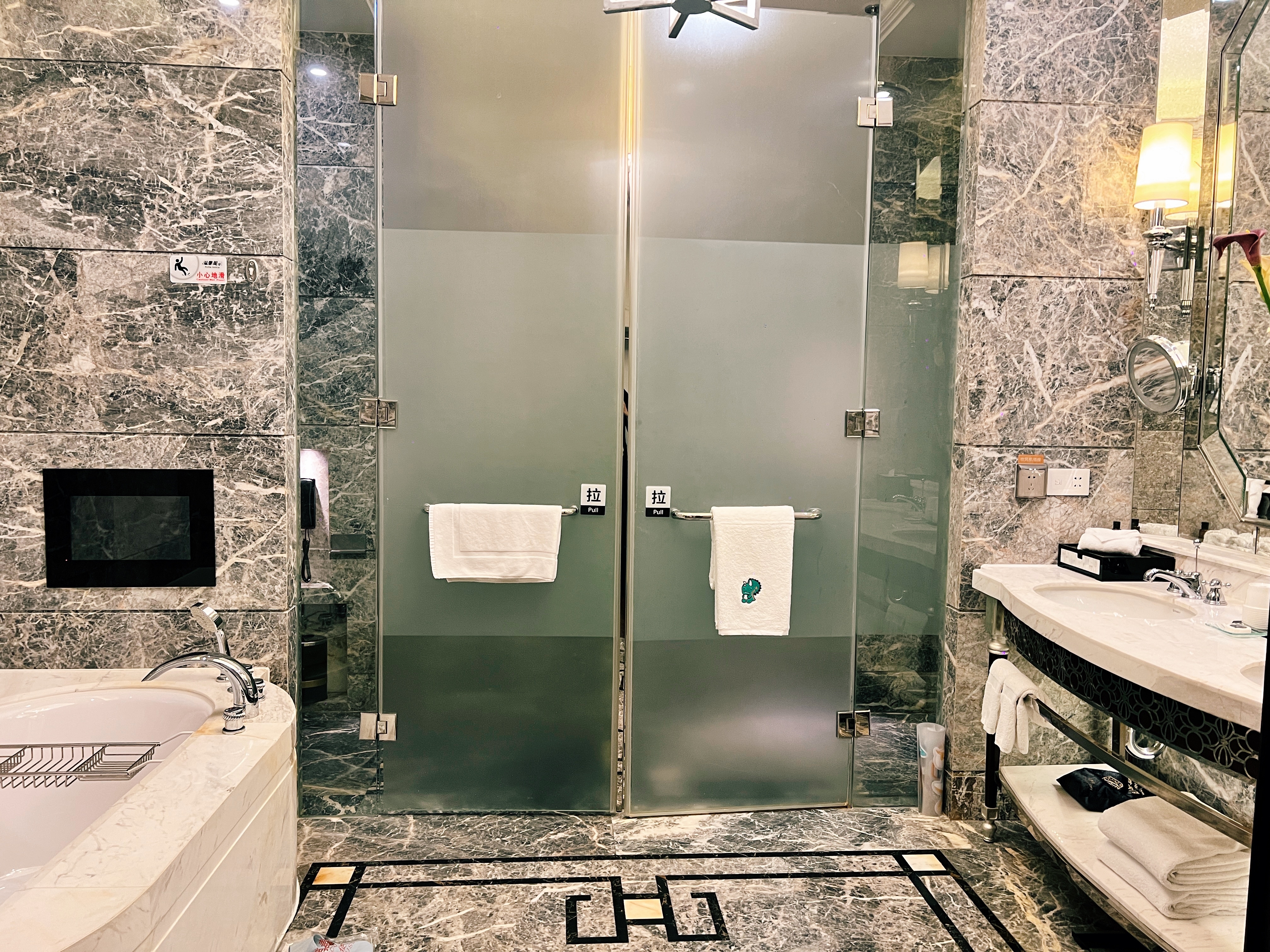 航空航天主题亲子套房（大空间，上下铺及滑梯，浴缸）