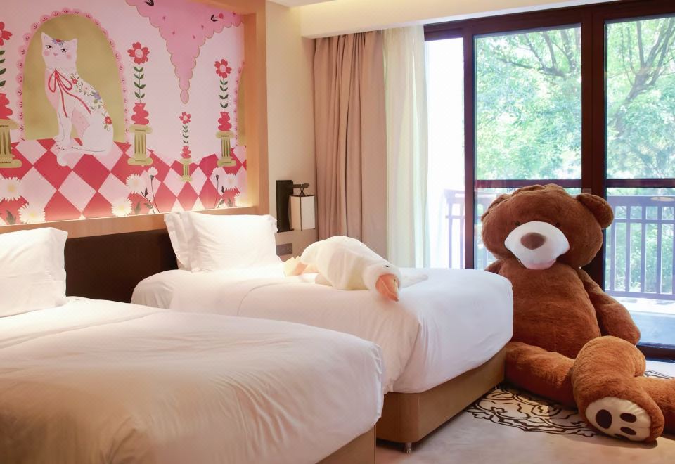 體感遊戲主題雙床房（圓形浴缸·落地窗·獨立陽台）