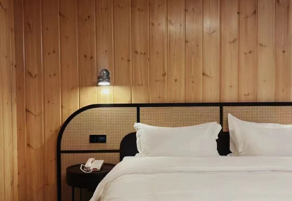 Beijing Placid Lake Resort HotelOne Bedroom Wooden House Around The Lake