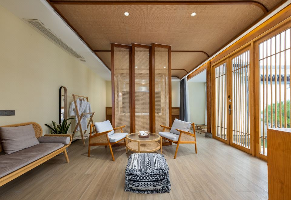 景观浴池套房『幽玄』｜室内温泉.落地窗茶台