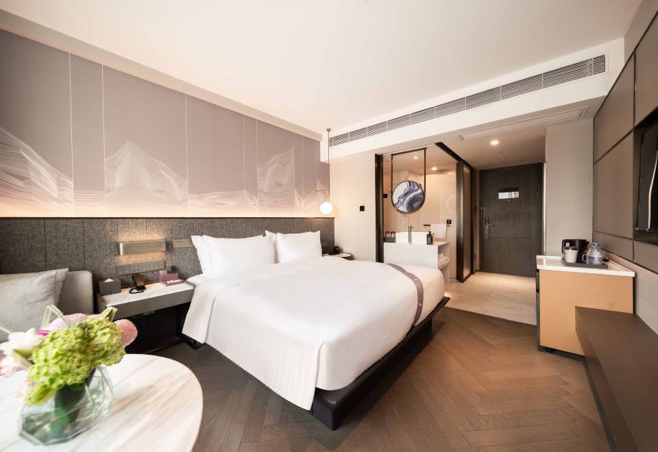 IMPERIAL TRADERS ELONG HOTELDeluxe City-view Queen Room