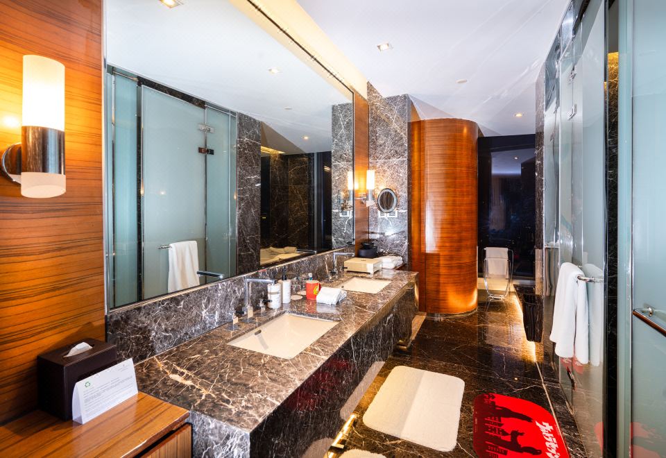 InterContinental NanjingUltraman Themed Family Lake-View Suite