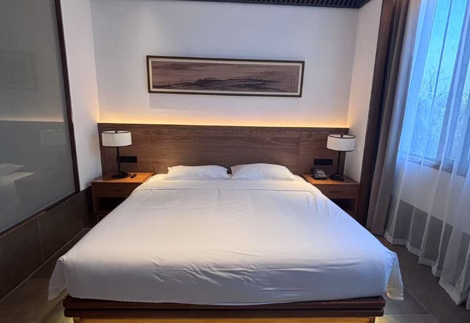 HU CHENG YALUX PoyangYuelu Big Bed Room - No Balcony