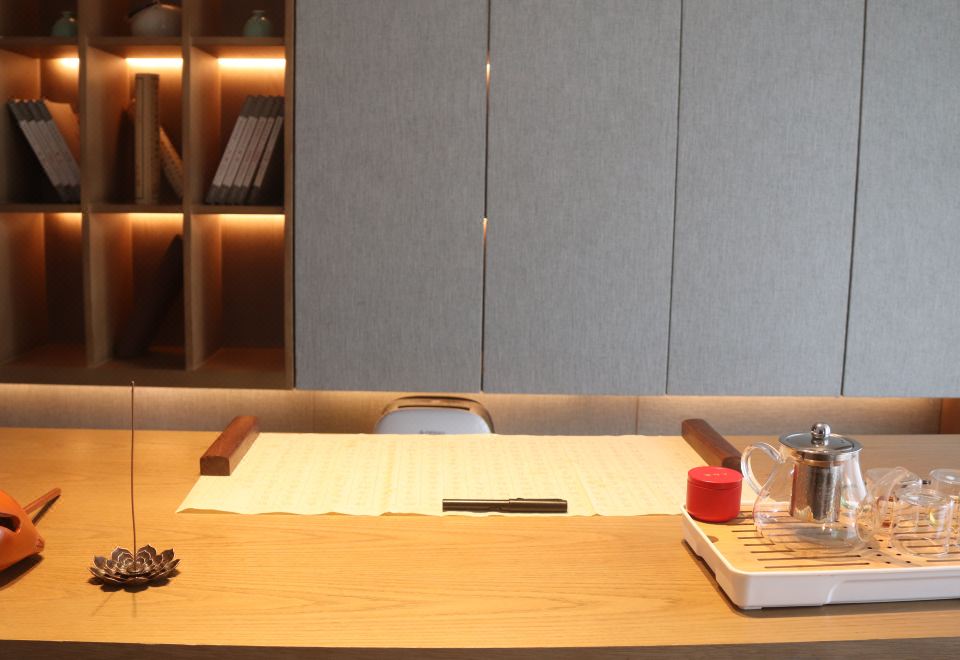 Wingate by Wyndham Hainan ChengmaiTheme Zen Room (Includes Wooden Fish, Heart Sutra, Incense, Taiji Costume, Blessing Plate, Tea Ware)