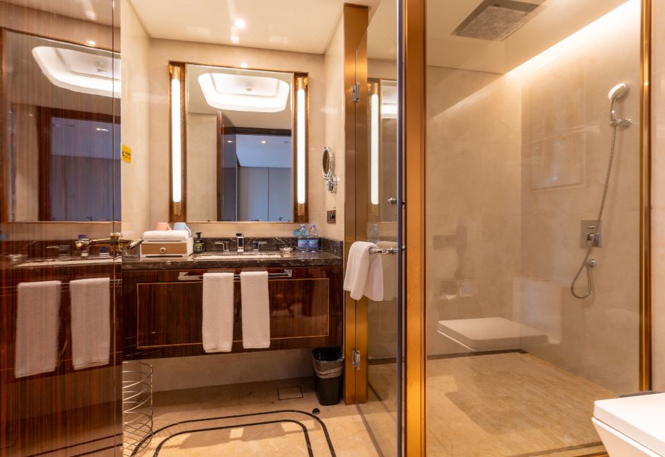 商务大床房（小会客厅+落地窗）