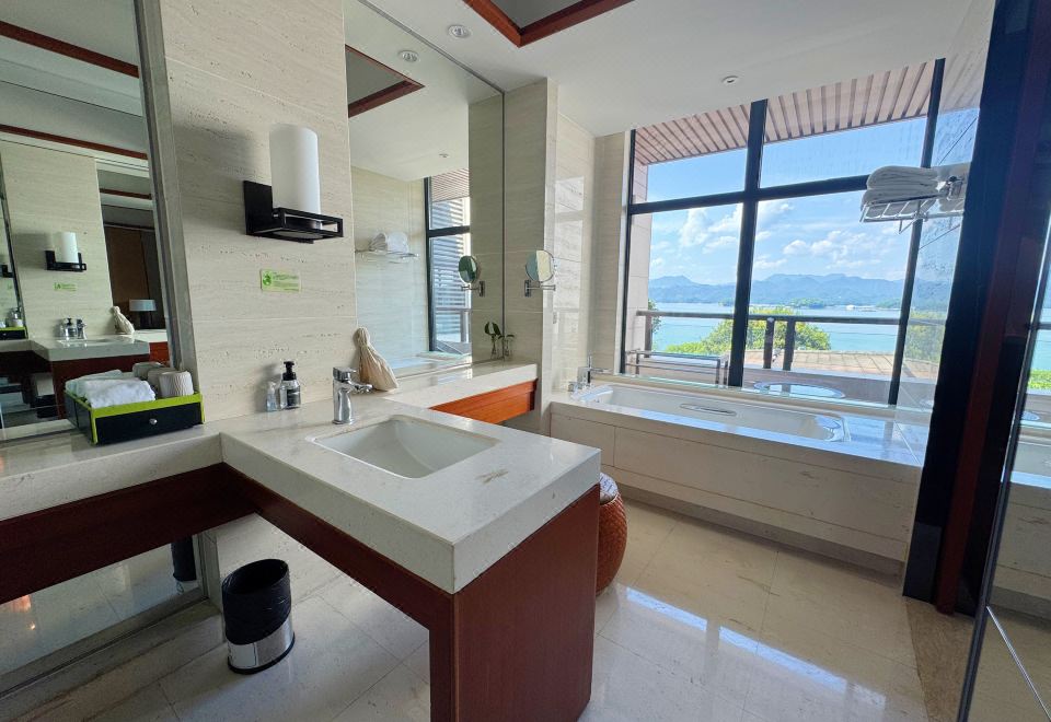 Narada Qiandao Lake ResortDeluxe Lake-view Queen Room