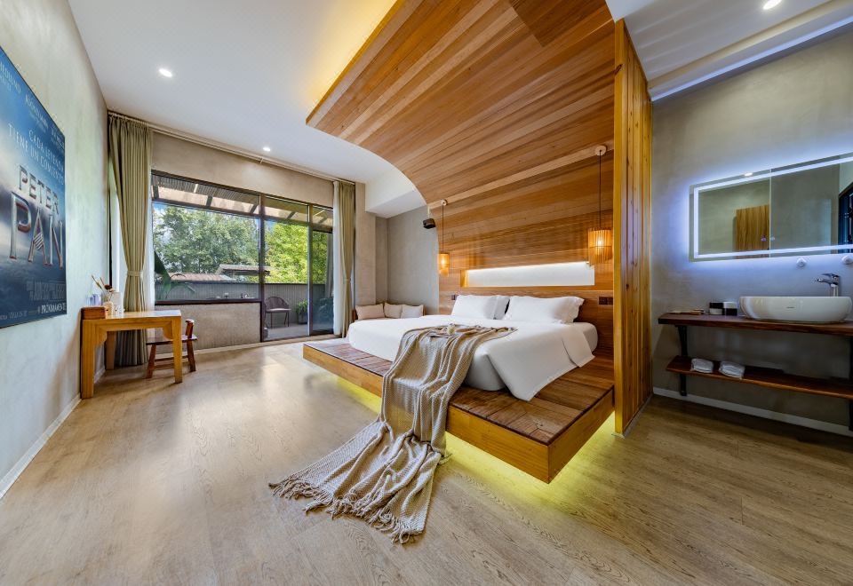 禧山Zephyr Springs｜花园私汤影院度假美宿（青城山高铁站店）Featured Room (King Bed)