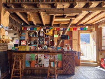 Kangding Konka International Youth Hostel Hotele w: 