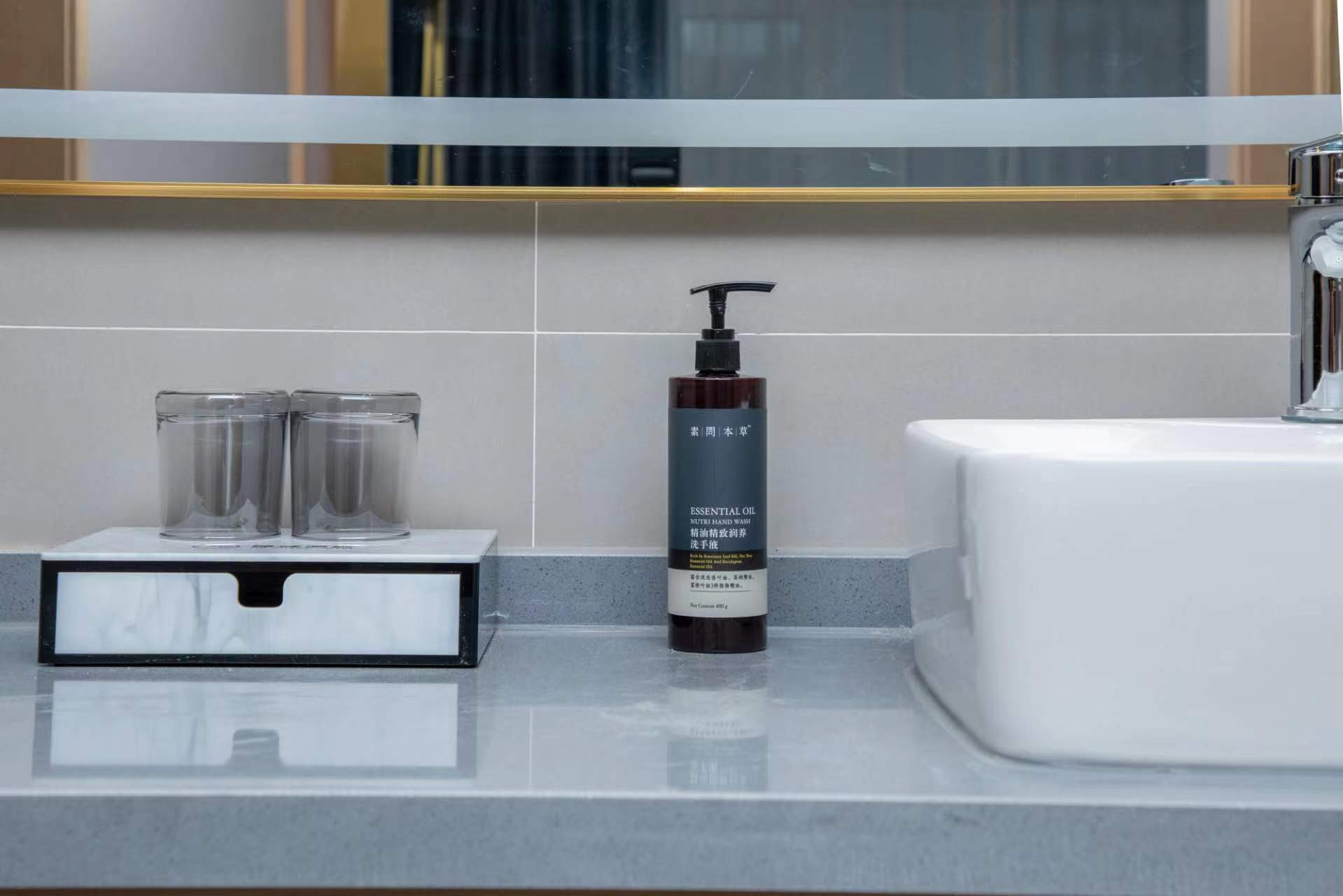 智能豪华套房（智能客控+零压梦百合床垫+独立客厅）