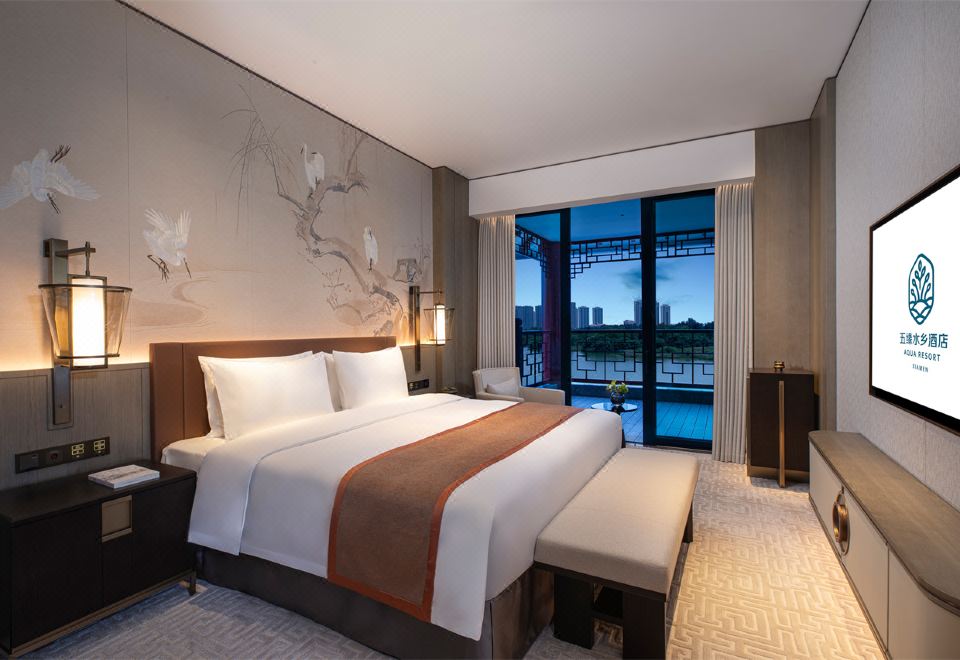 天鹅湖豪华套房（超大阳台+湖景）